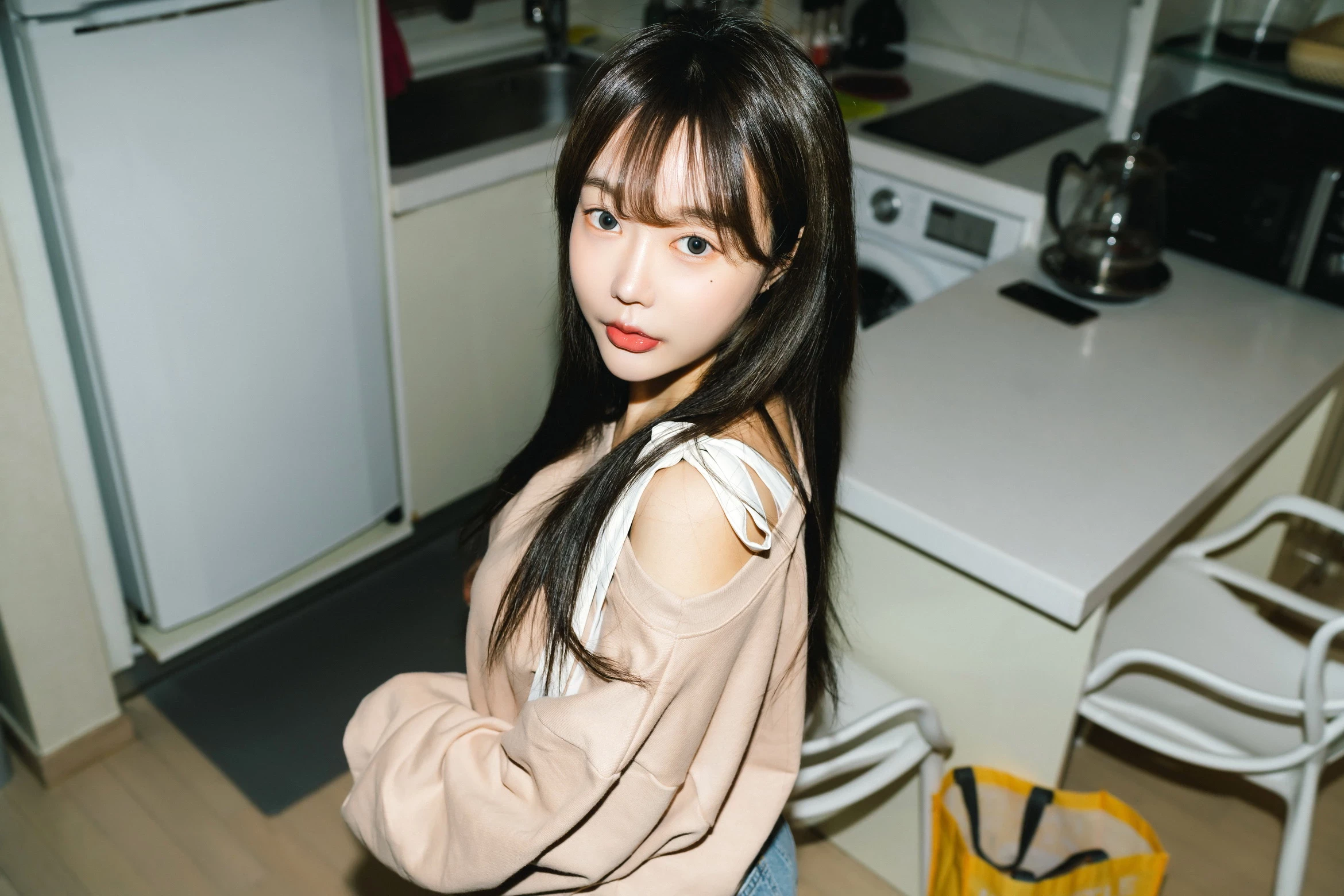 Jucy [쥬시] - Girlfriend’s Room [76P]