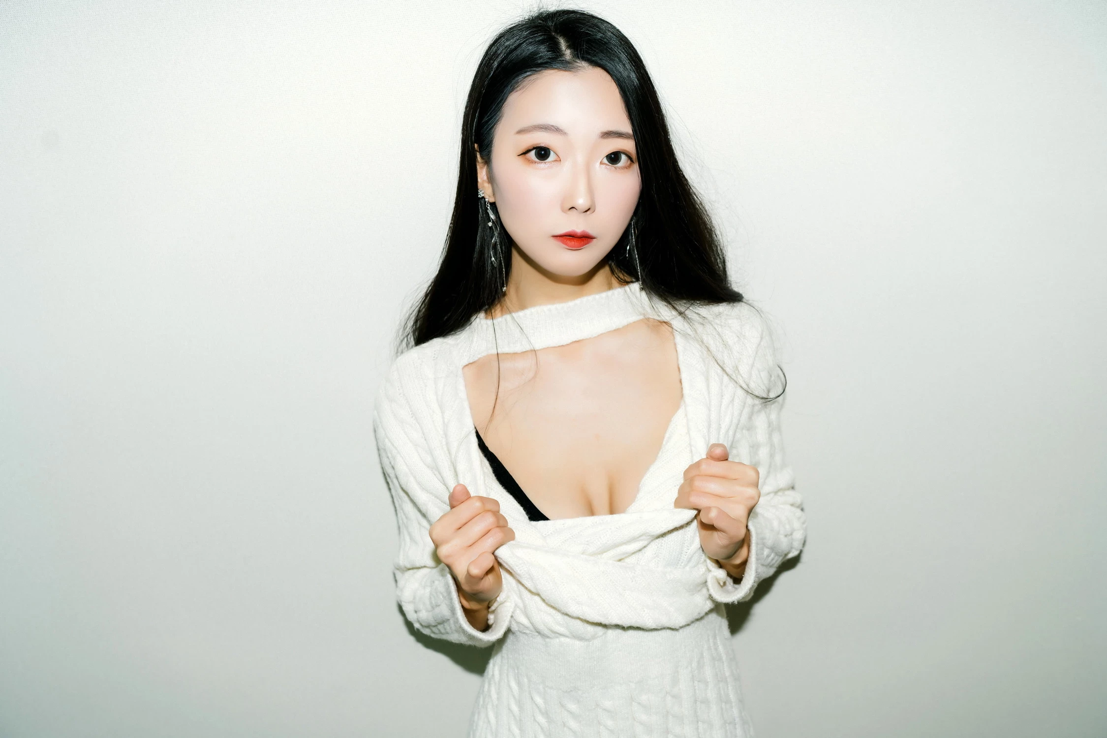 Mona [모나] - In the Room [74P]