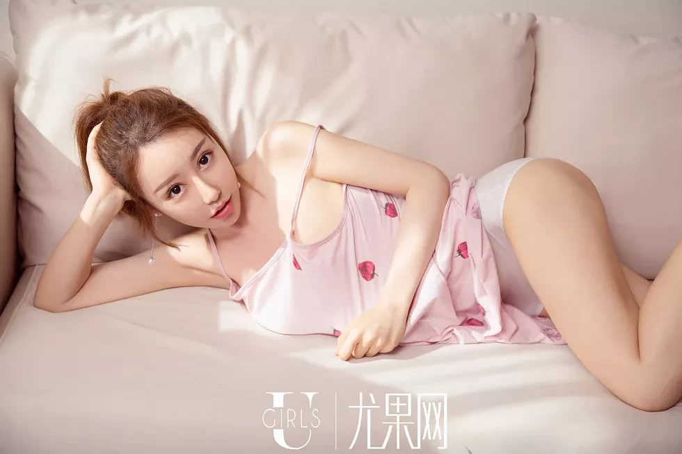 [Ugirls尤果网]U406_嫩模夏瑶私房性感内衣系列秀完美身材傲人豪乳撩人诱惑写真65P