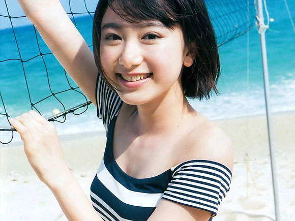 ショートヘアの新人美少女 池间夏海の水著グラビア画像