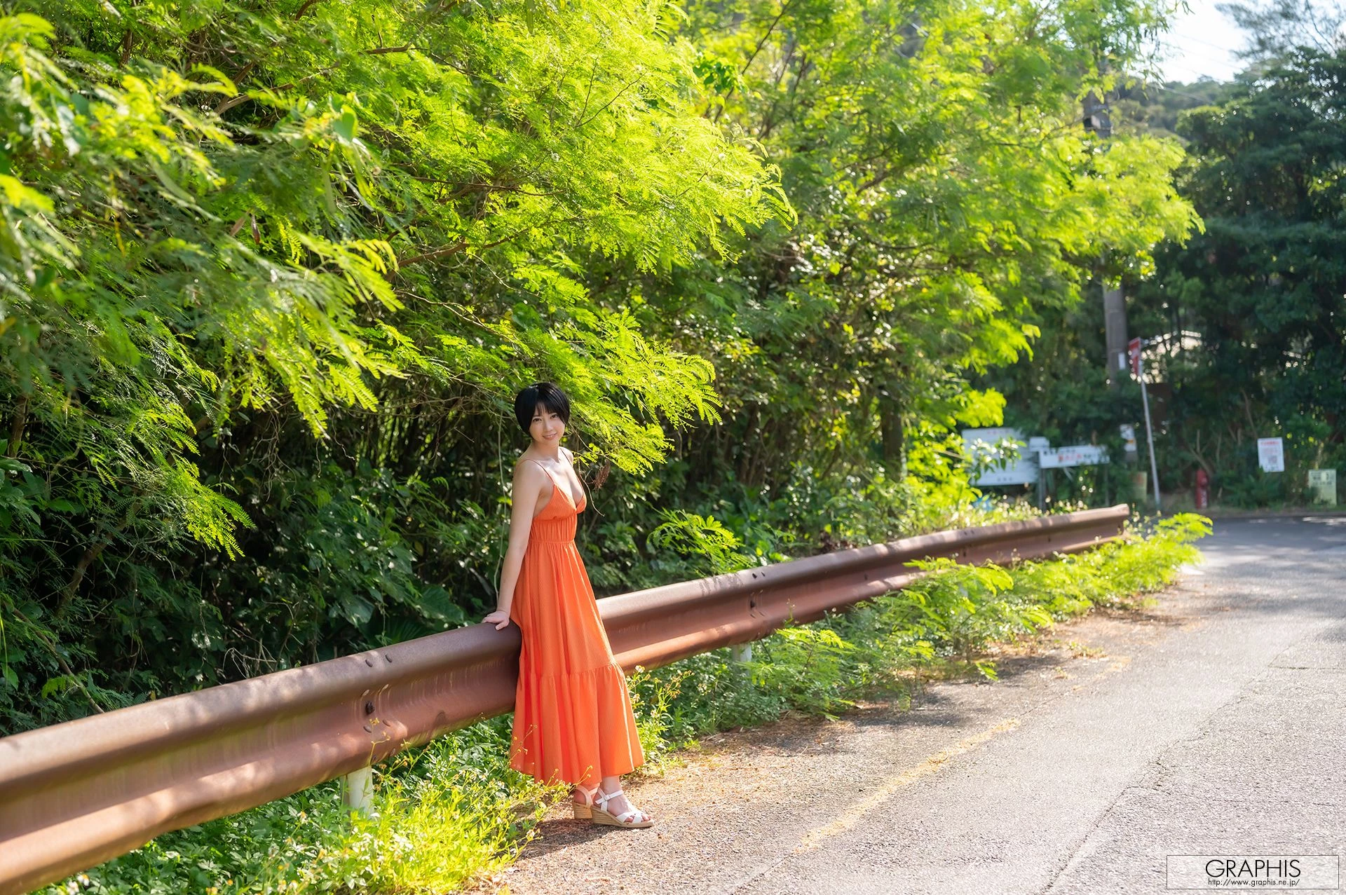 [夏目响] 暗黑女神身材曲线散发性感魅力 [20P]