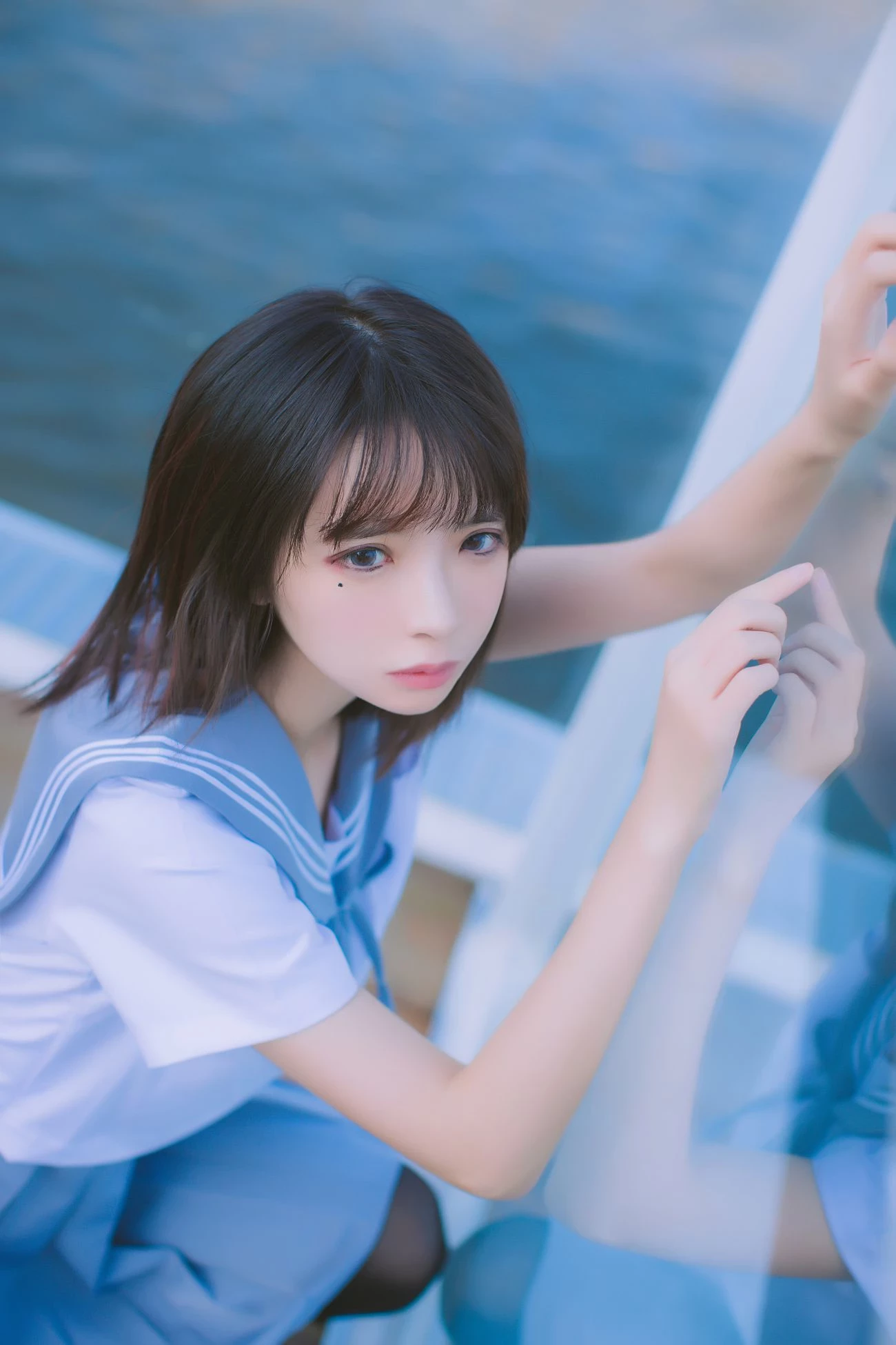 [COSER] 疯猫ss – 海边水手服黑丝少女写真