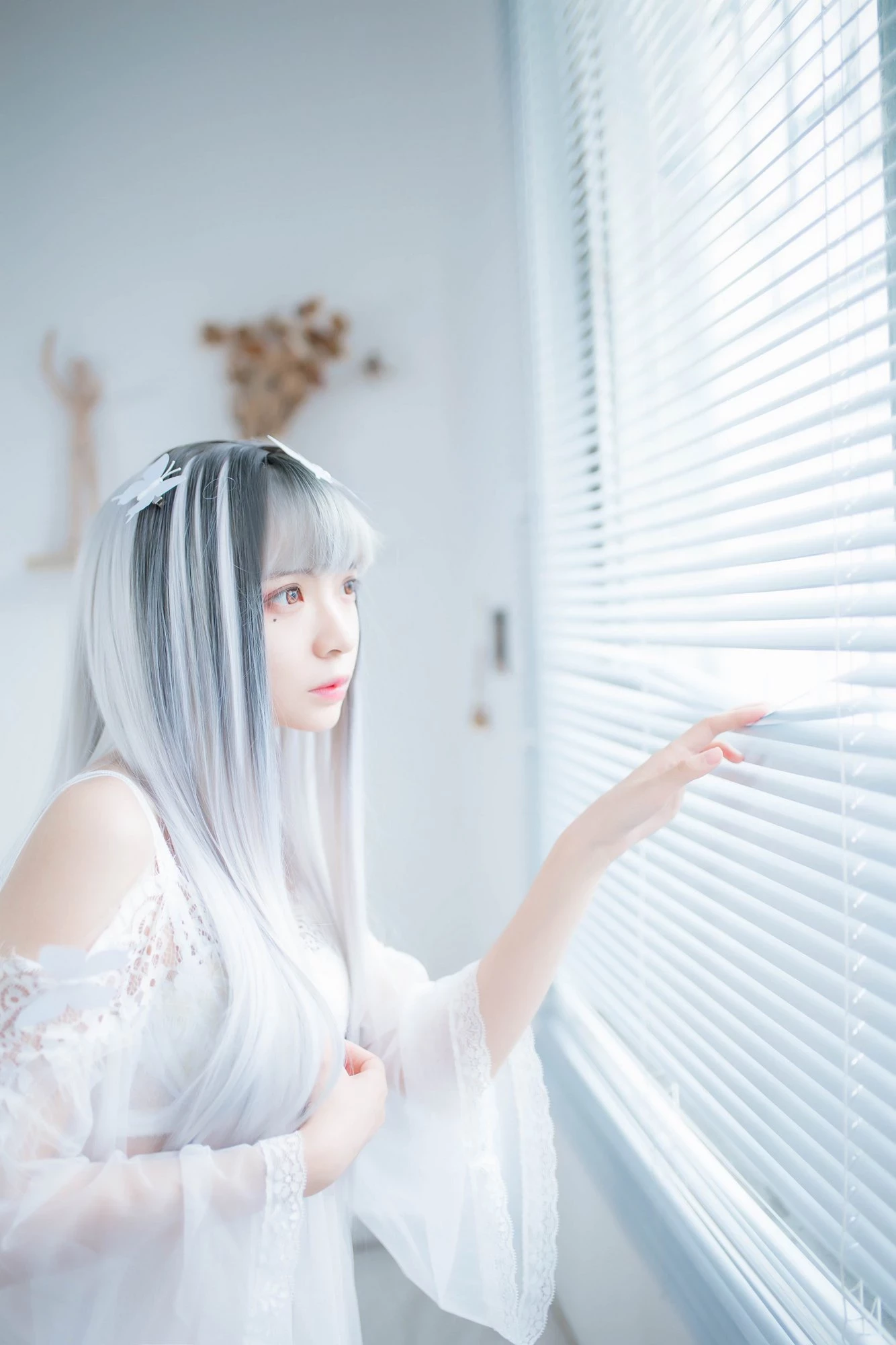 [COSER] 疯猫ss – 透明白沙的诱惑少女写真