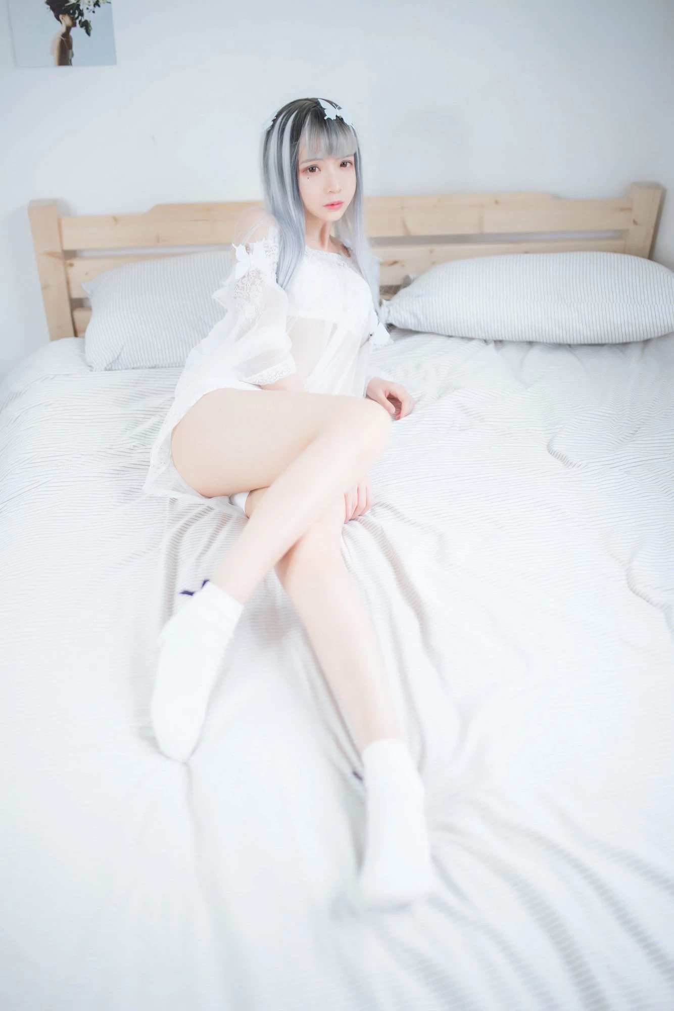 [COSER] 疯猫ss – 透明白沙的诱惑少女写真