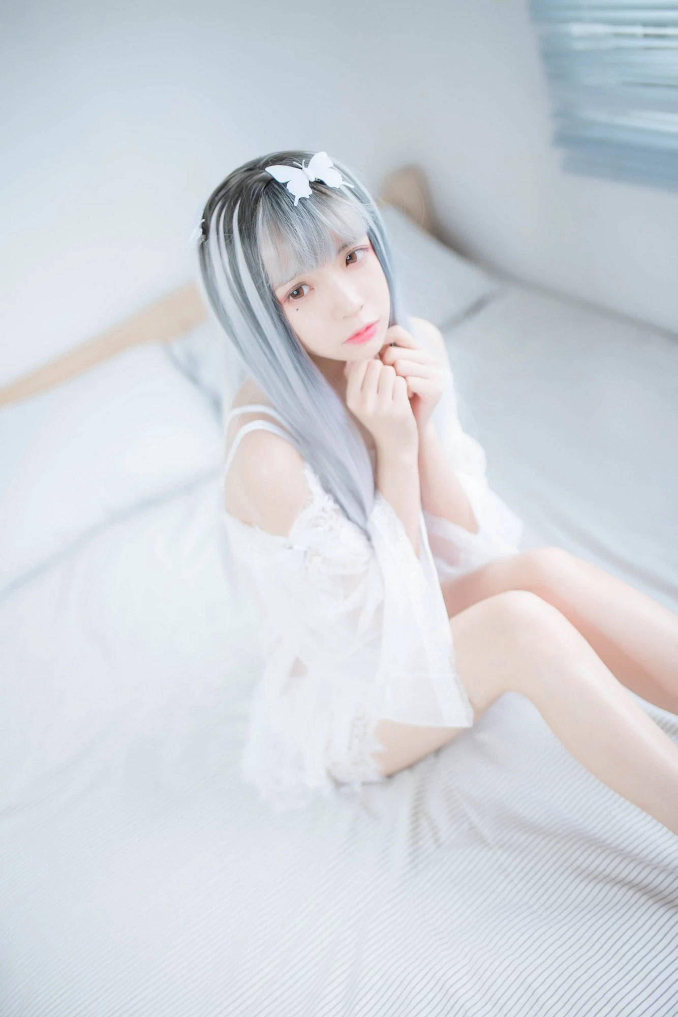 [COSER] 疯猫ss – 透明白沙的诱惑少女写真