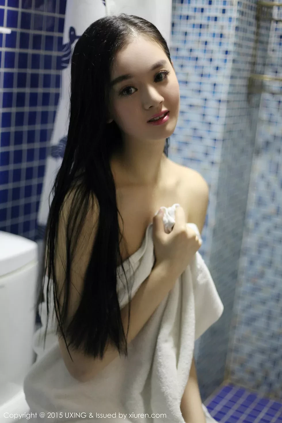 [UXING优星馆]Vol.029_小脸妹子温馨baby浴室里白色浴巾裹身性感迷人写真49P