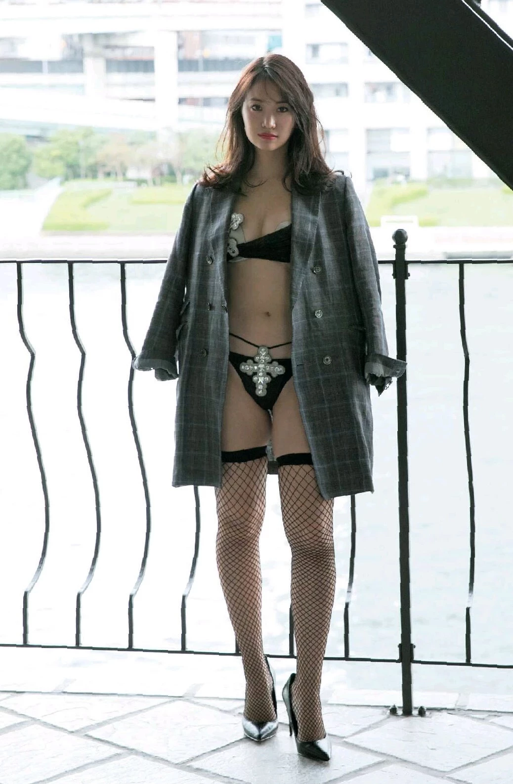 满到溢出！ 永尾まりや 雪白美乳实在藏不住