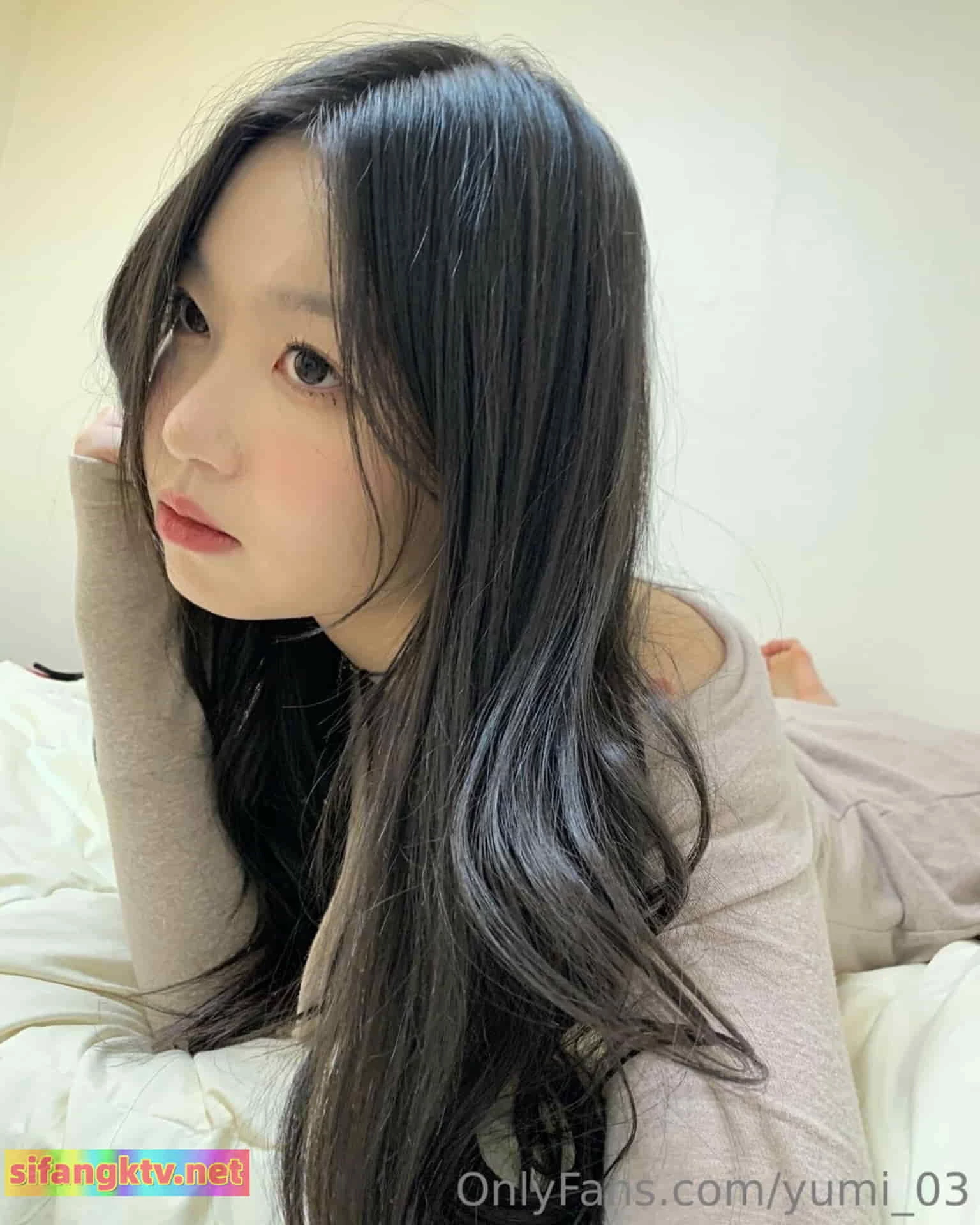 OnlyFans可盐可甜清秀网红女神yumi私拍被金主花样调教 126P