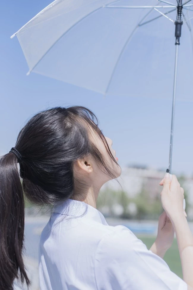 清纯可爱的制服少女写真套图[CN：米粒]