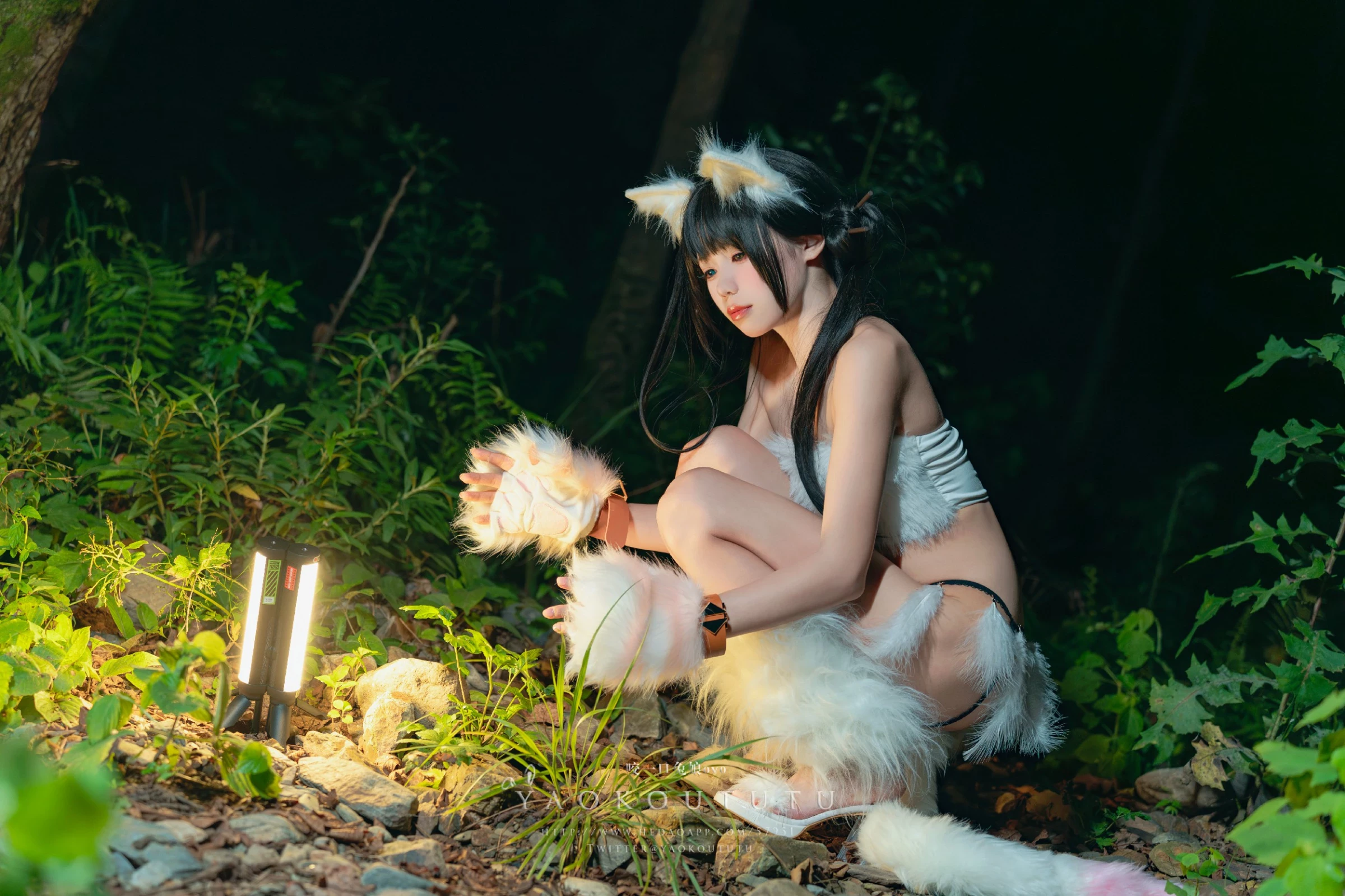 Coser@黏黏团子兔 - 八月订阅 狐灵’& LIKEY [55P]