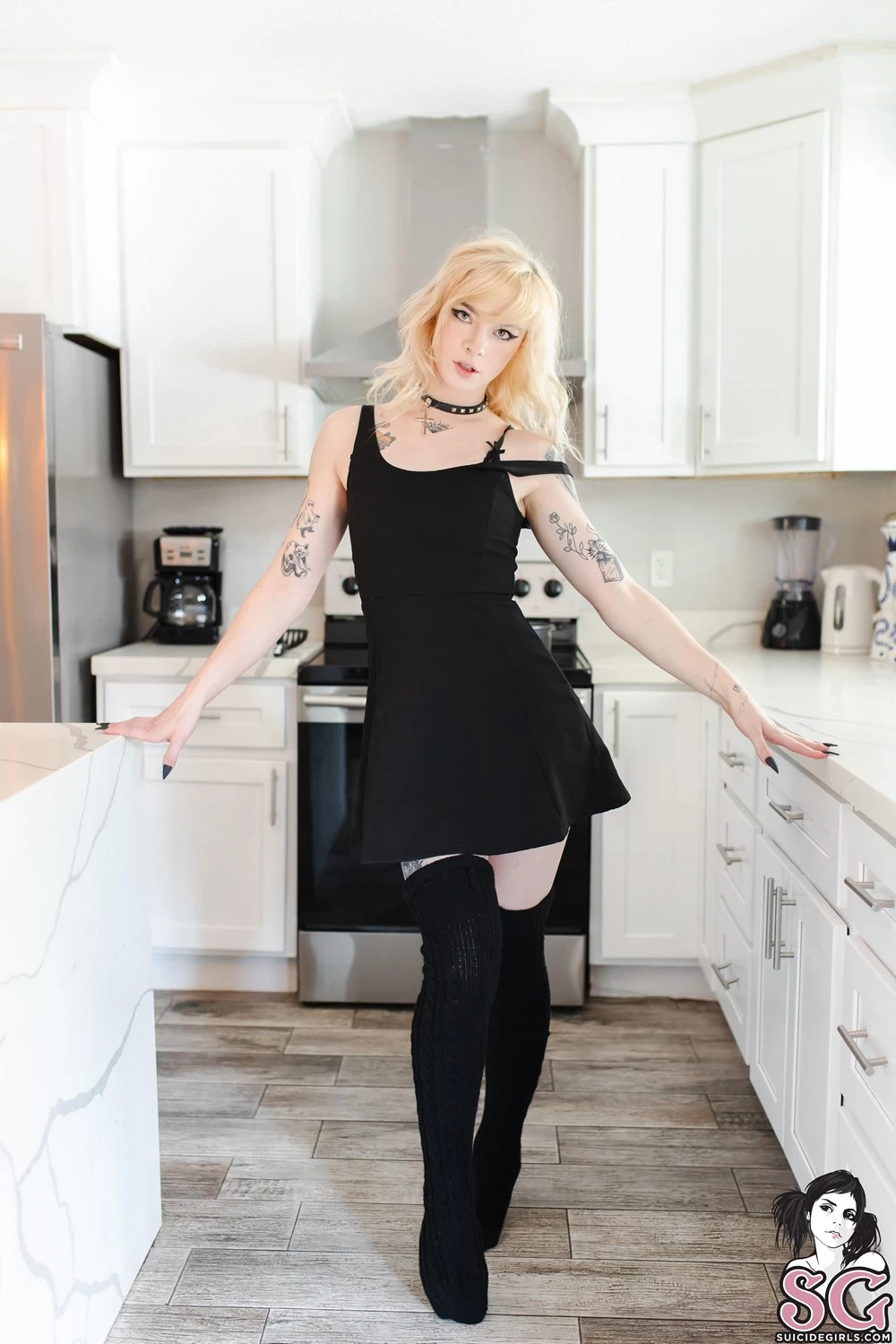 [Suicide Girls]Jul 14, 2022 - Sinkiity - Dinner For Two[51P]