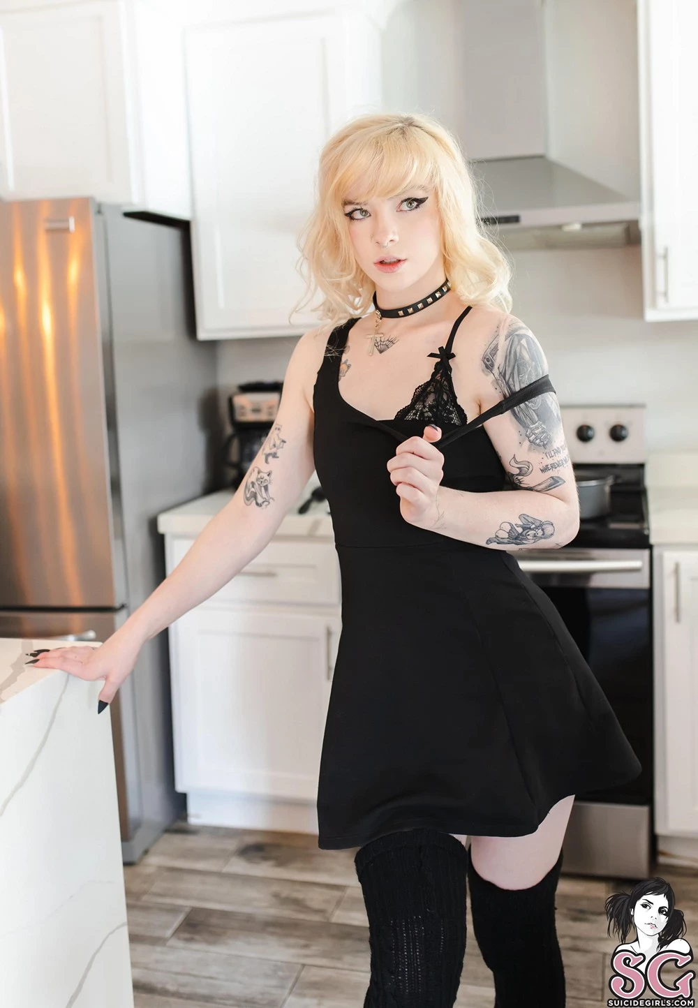 [Suicide Girls]Jul 14, 2022 - Sinkiity - Dinner For Two[51P]