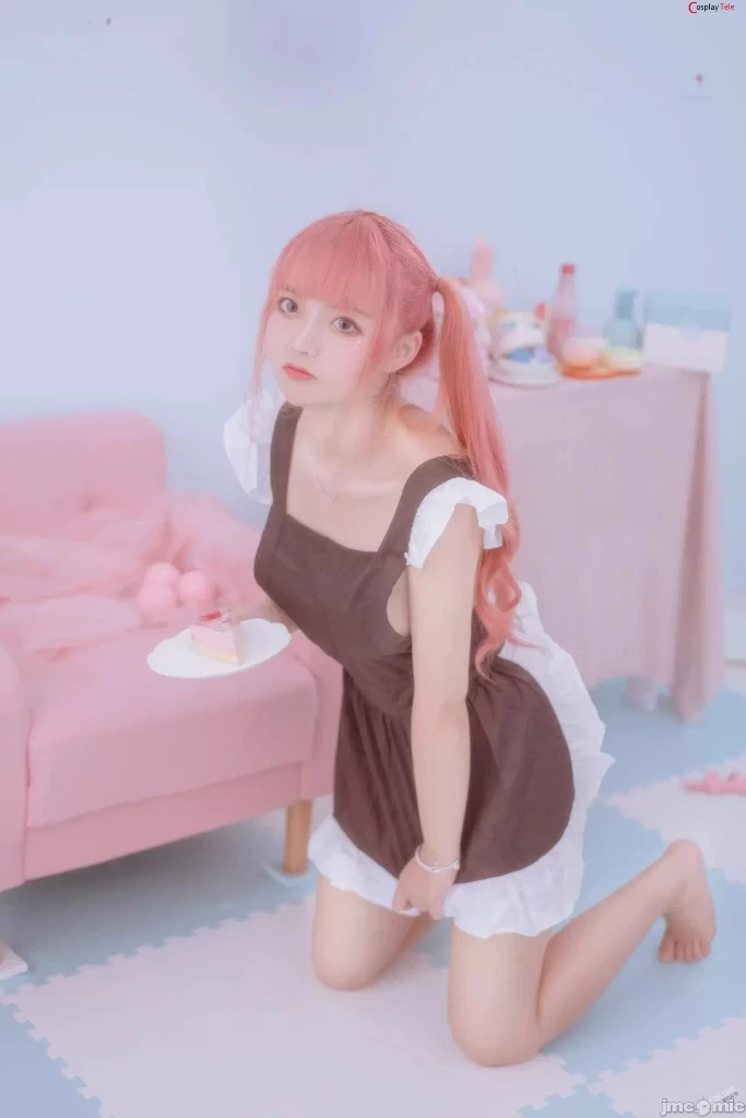 一只云烧 [BuckyClouds] – Pink maid set 粉红女仆 [93P]