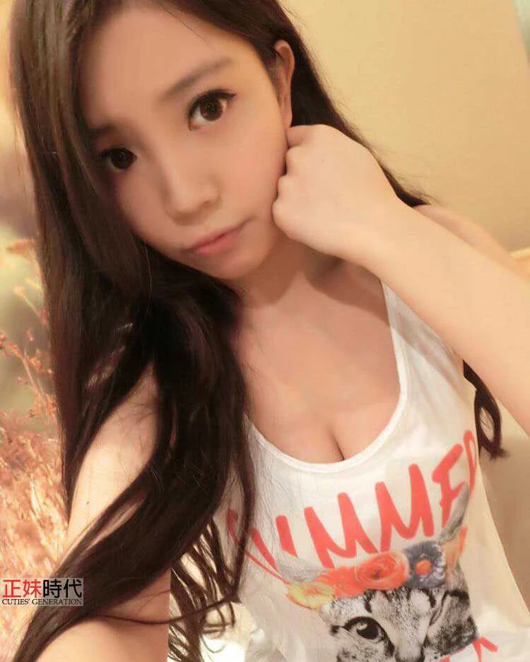 Angel Chan 甜美香港正妹化身为杰尼龟 身材也太棒了吧