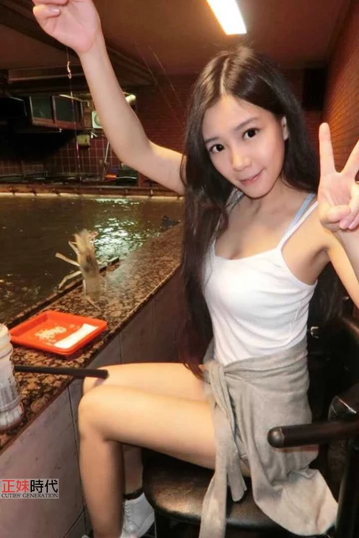 Angel Chan 甜美香港正妹化身为杰尼龟 身材也太棒了吧