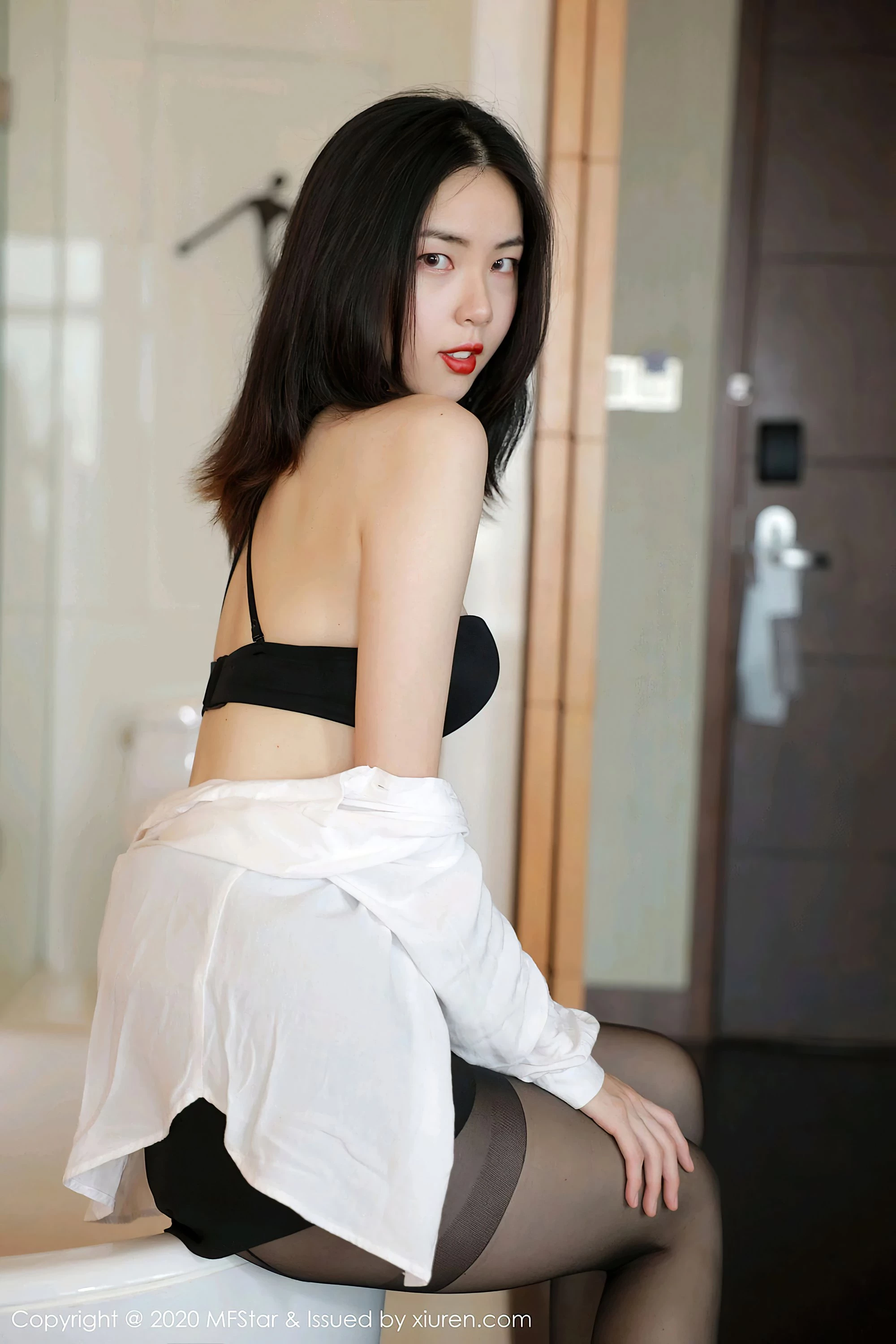 [MFStar模范学院系列]2020.08.19 Vol.371 噜噜妞儿 完整版无水印写真[57P]