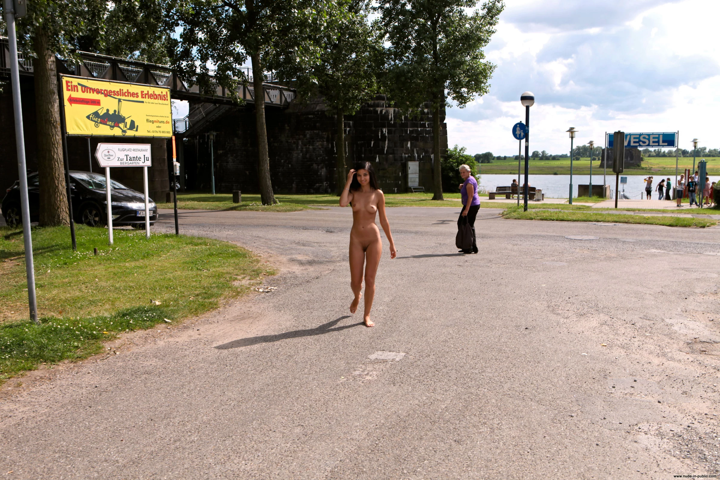 Nika V public nude walk in city [195P]