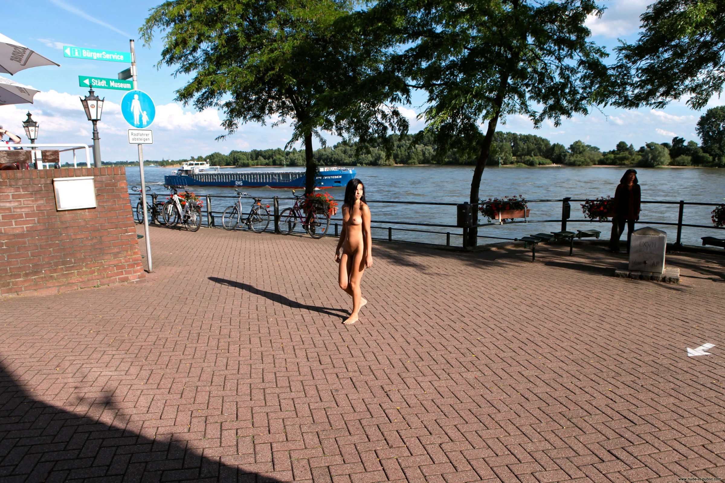 Nika V public nude walk in city [195P]