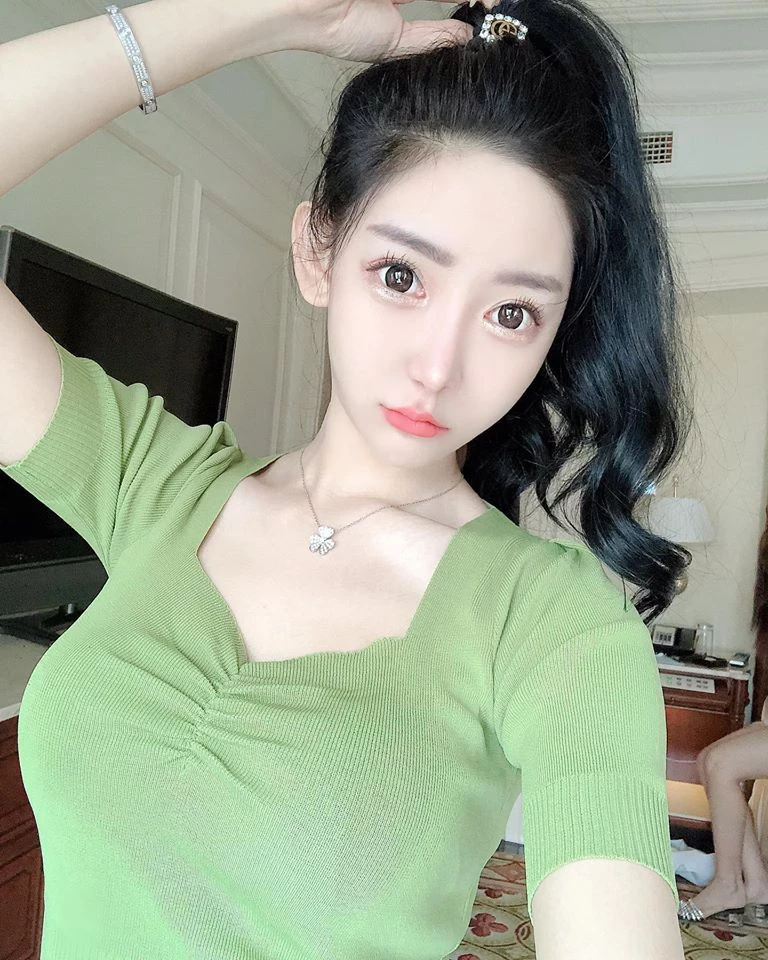 Cammi又骚婀娜多姿身段 竟被粉丝话佢P图又出事？