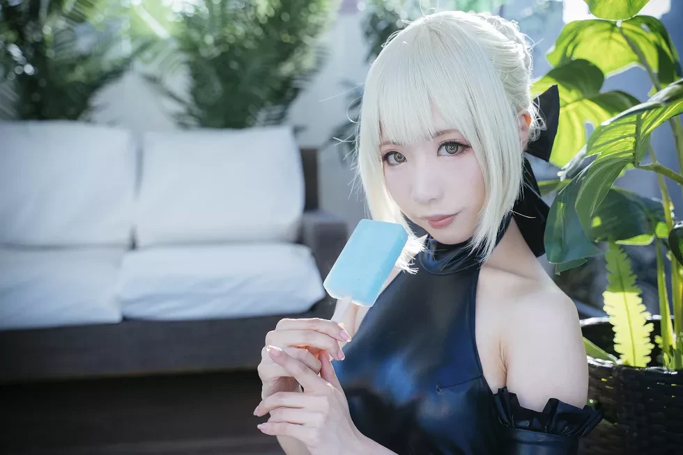 [Cosplay精选]《HeartBreak Morgan》吃雪糕的紧身衣妹子性感写真243P