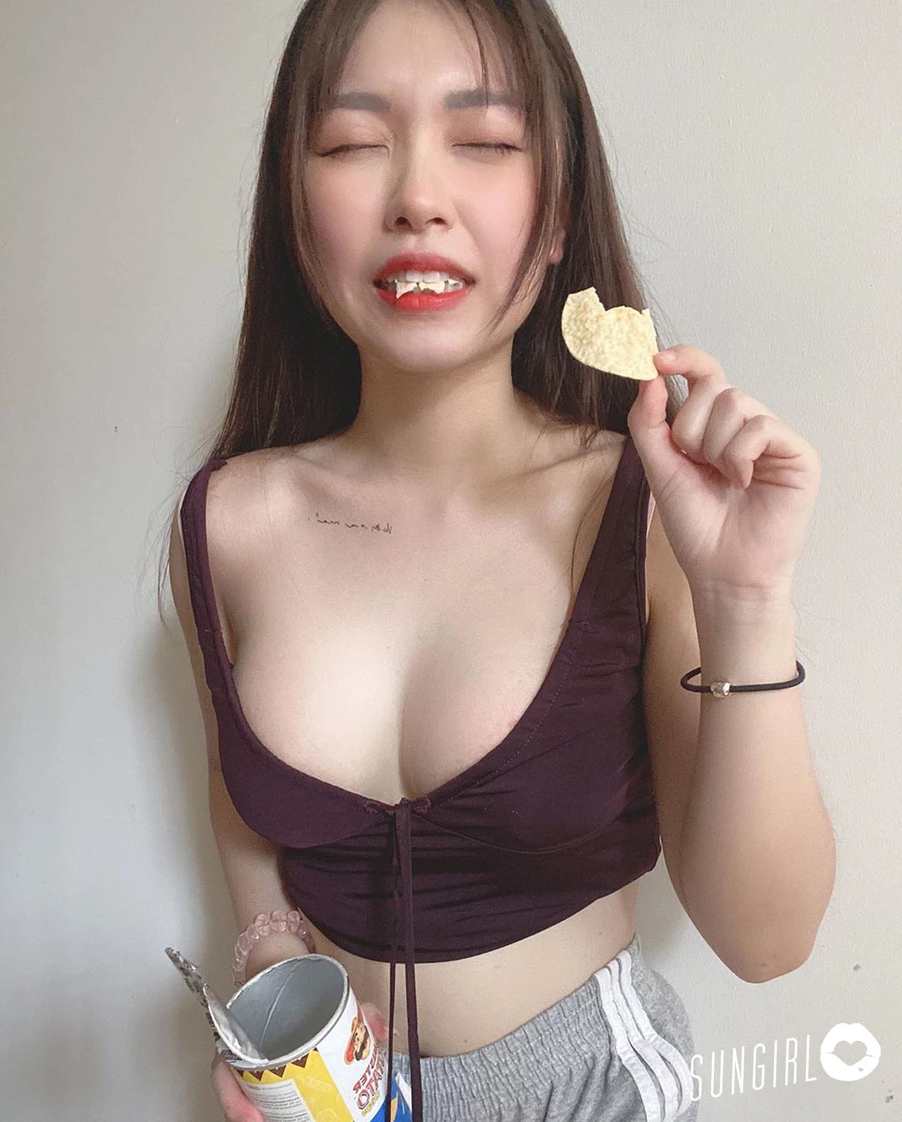 Diorwynn 玮儿 童颜巨乳从大马红到海外 双手无法掌握的豪乳啊！