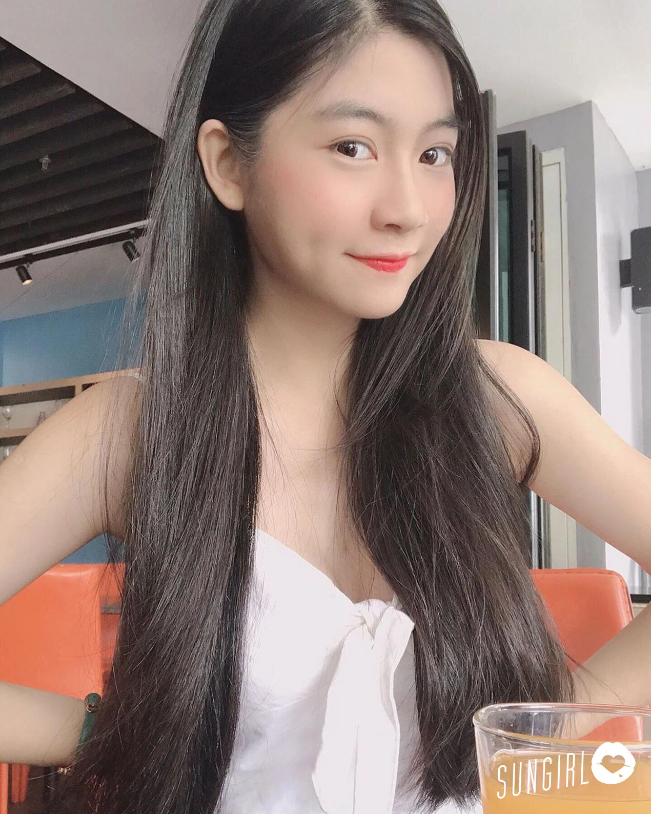 Nguyễn Bùi Nam Phương 越南女学生毕业照爆红