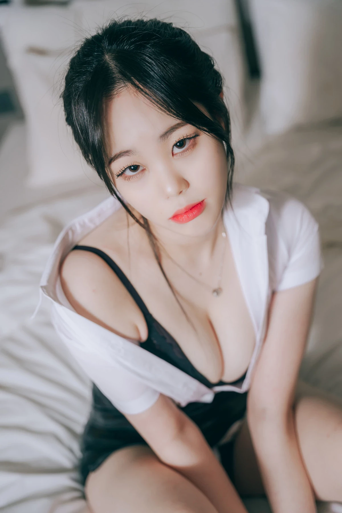 [Suyeon 수연] OL白皙嫩乳绷出 令人惊喜 [81P]