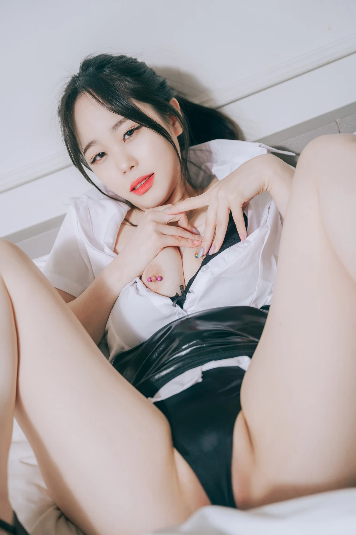 [Suyeon 수연] OL白皙嫩乳绷出 令人惊喜 [81P]