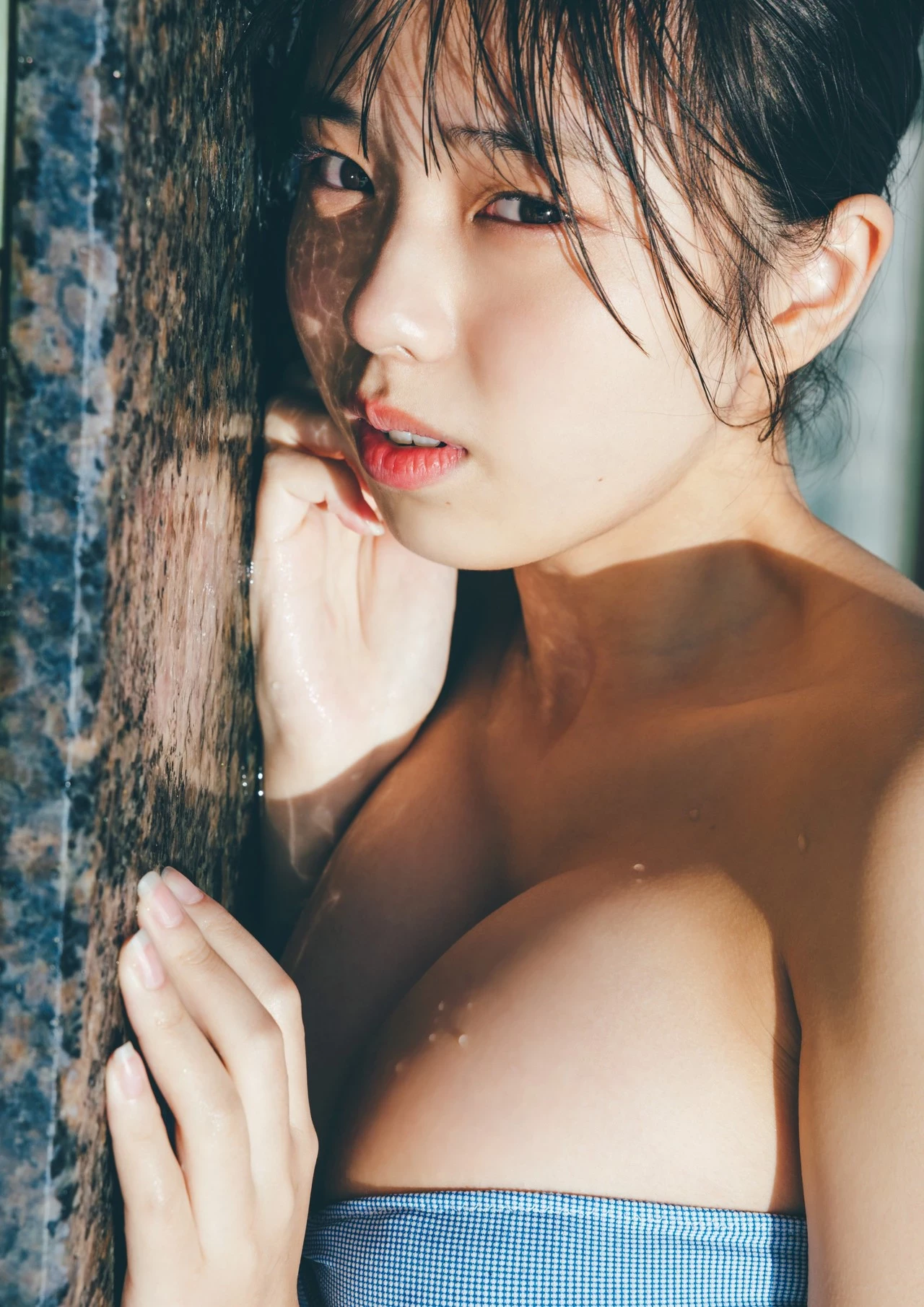 [菊地姫奈] 丰满巨乳太撩人 性感写真照真的太喷血了 [25P]