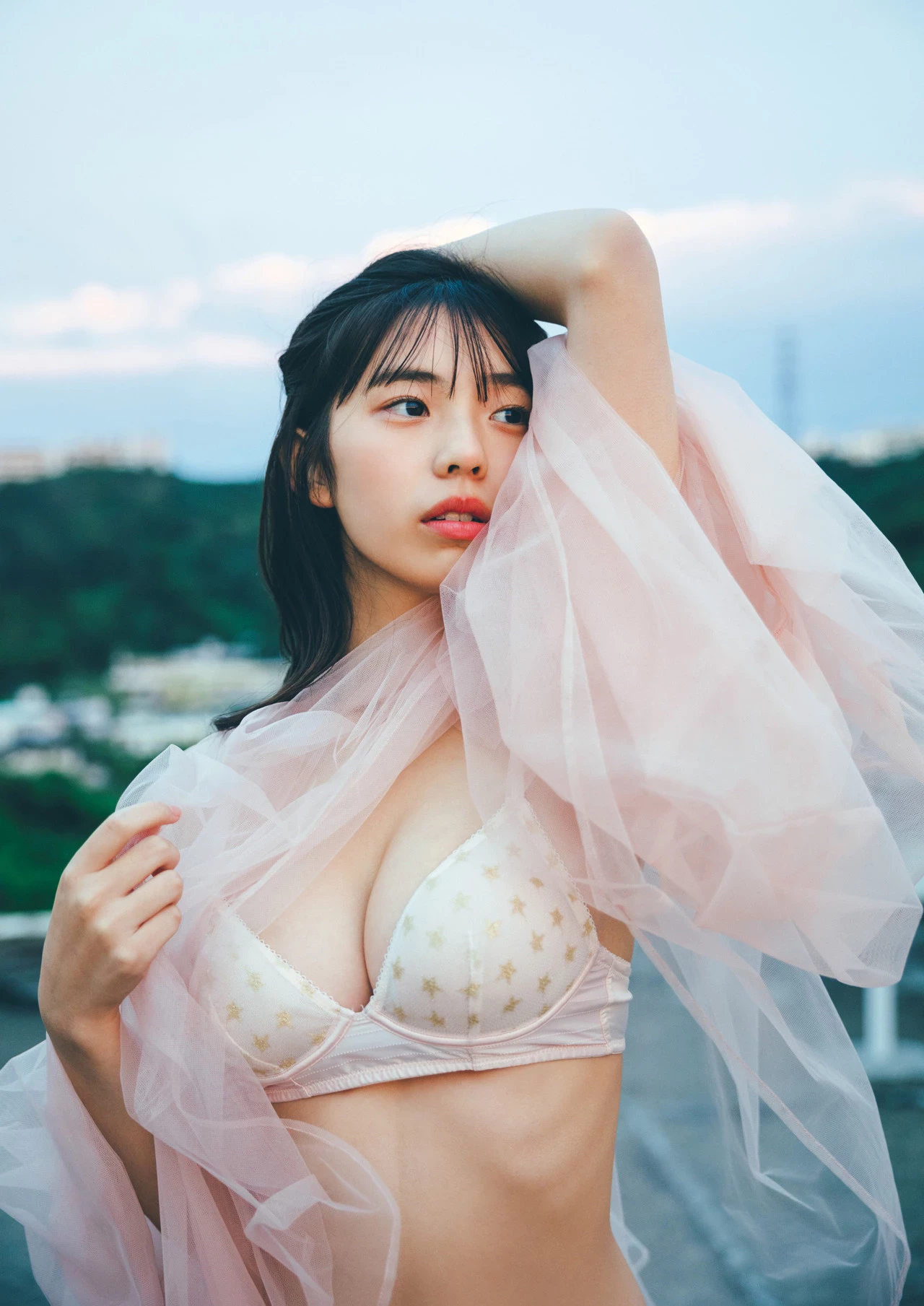 [菊地姫奈] 丰满巨乳太撩人 性感写真照真的太喷血了 [25P]