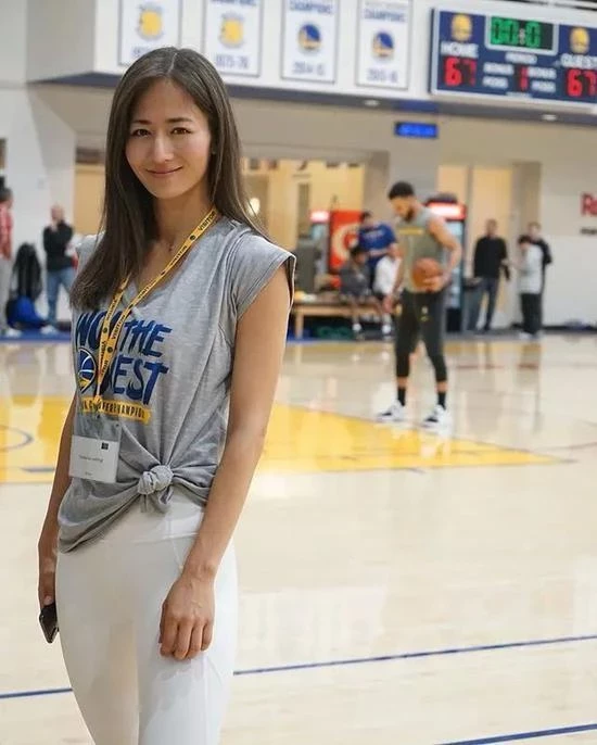 NBA最正女记者 30岁生日快乐！球员真幸福XD~宫河麻耶