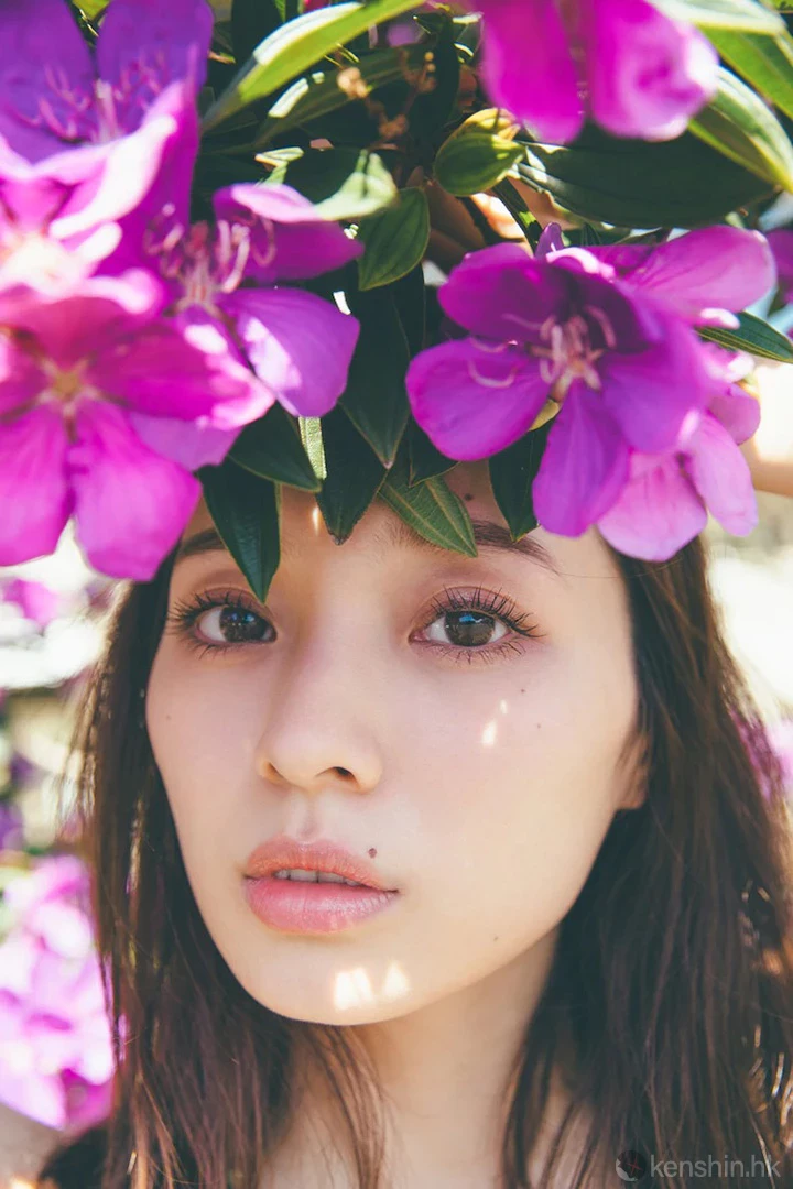 乃木坂46梅泽美波推出首本写真模特儿性感魅力全开