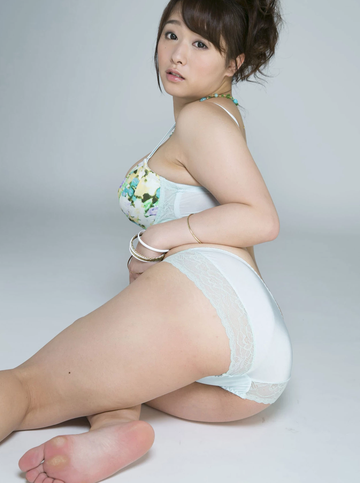 白石茉莉奈[AllGravure] Marina Shiraishi - Pearl Queen Pretty Bangles [87P]