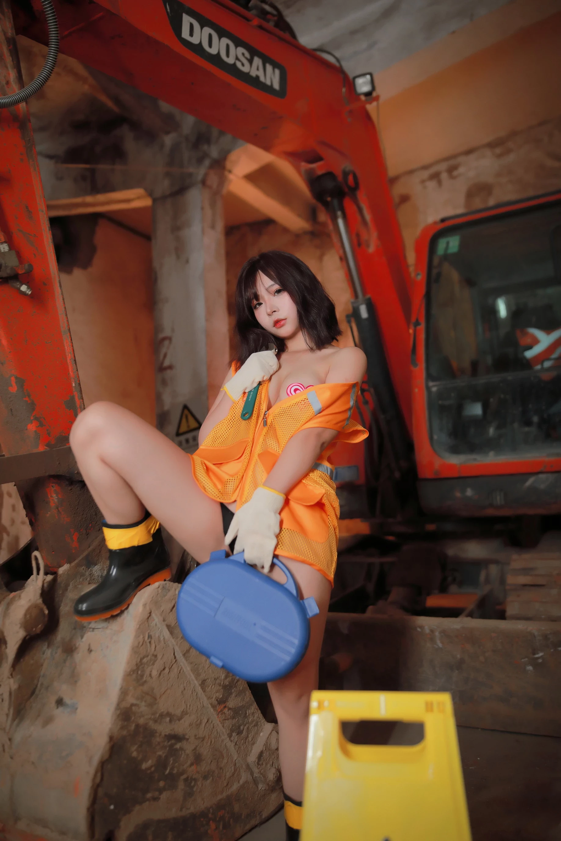 Kokuhui - 2023 Vol.02 Excavator Girl [129P]