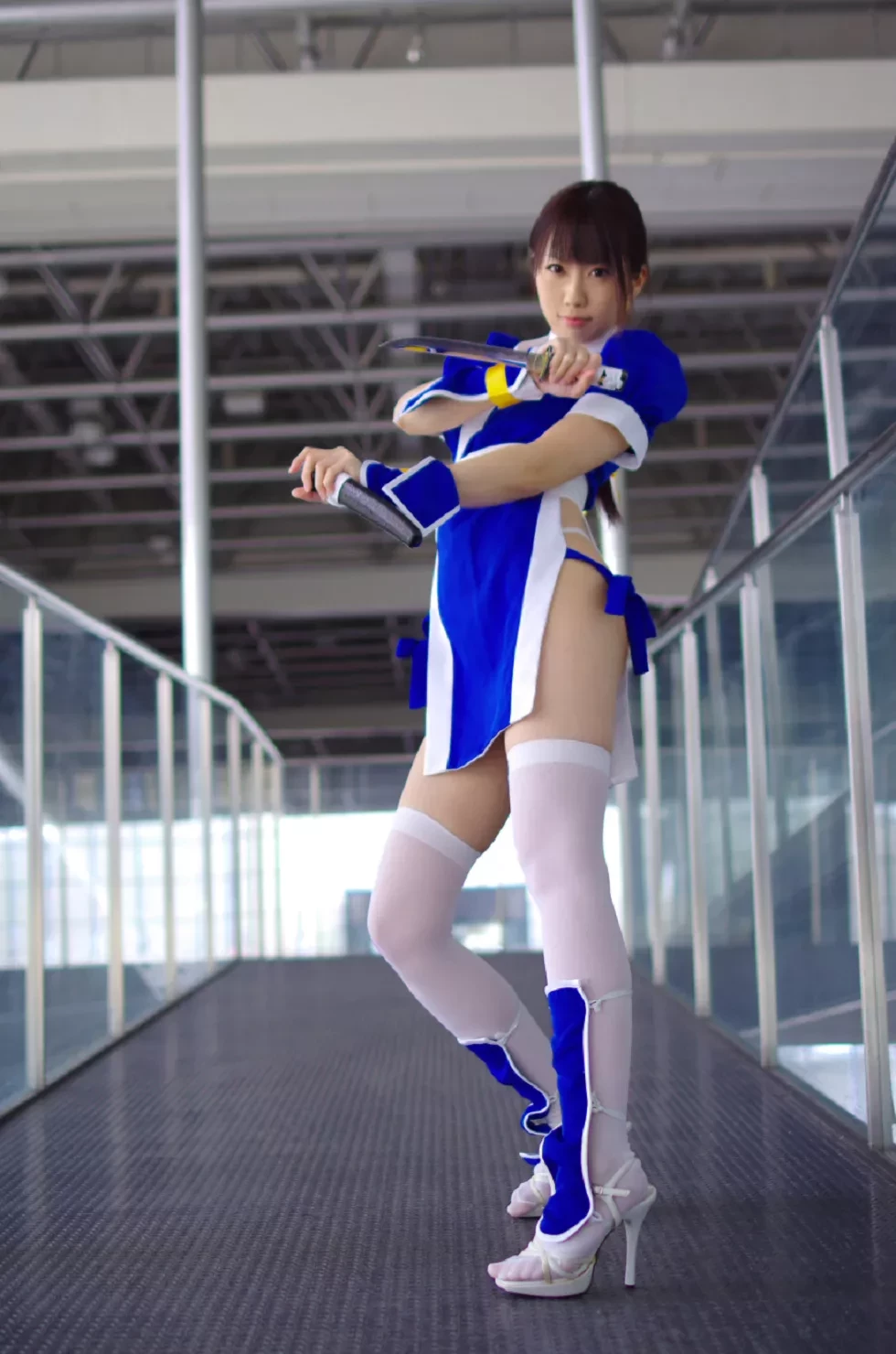 [Cosplay精选]COS正片《霞浪漫》美女武士的白丝美腿性感写真337P