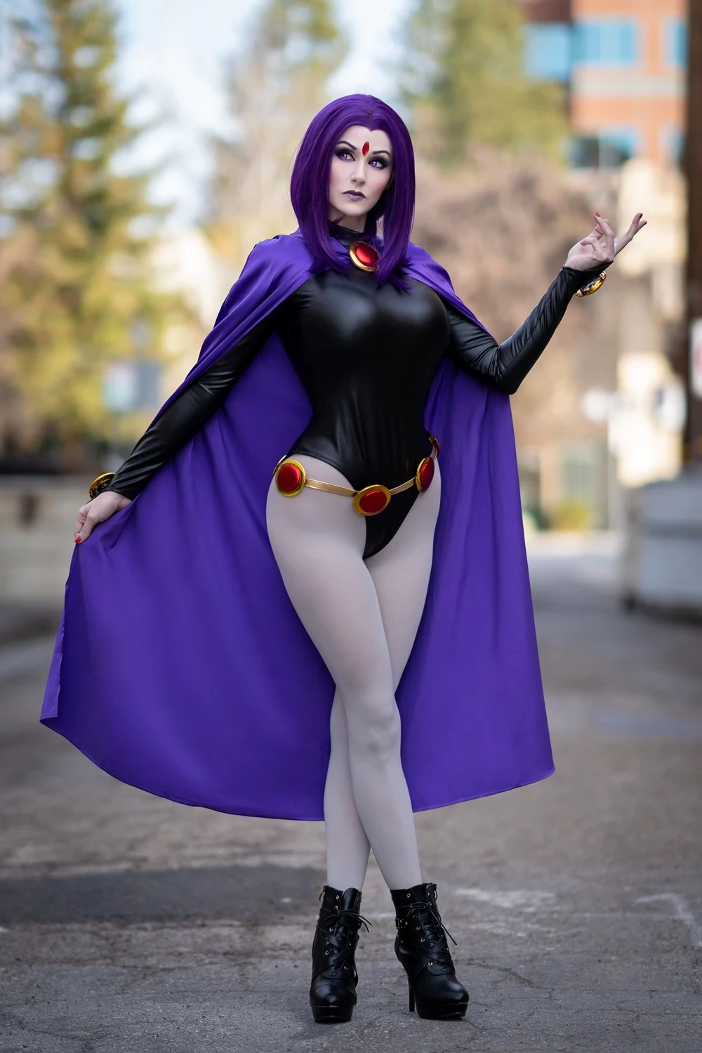 Angie Griffin – Raven