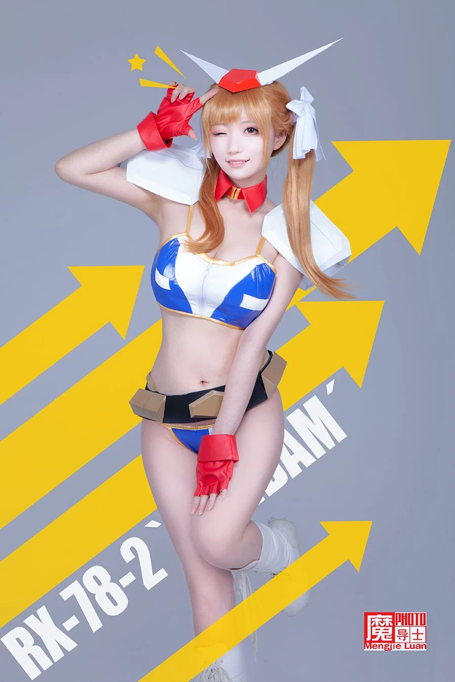 COSPLAY機甲美少女姐妹花共慶高達模型40周年