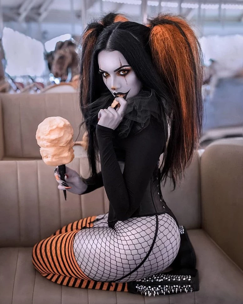 Halloween Harley Quinn [DC] by draculangelica