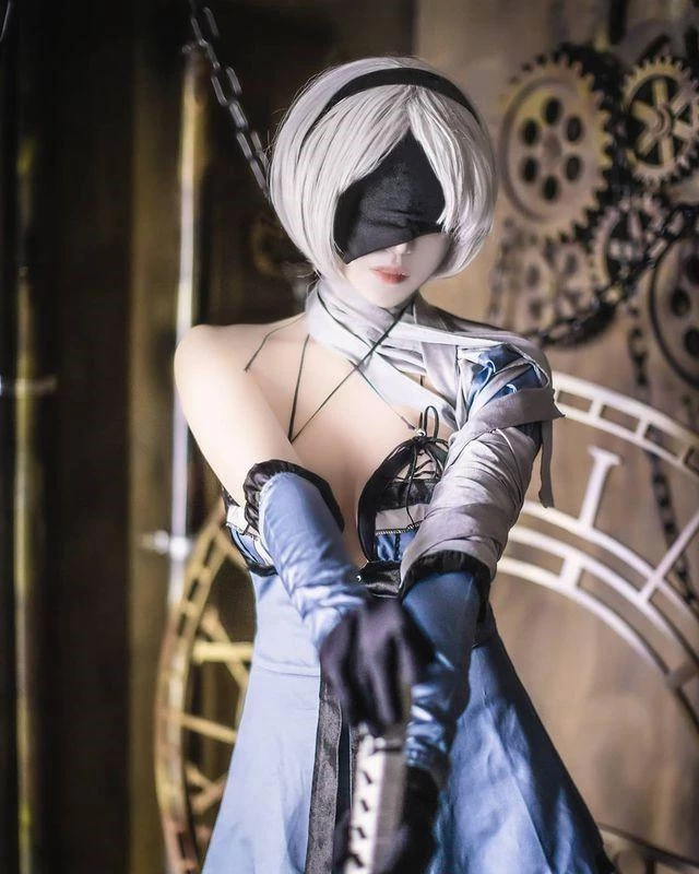 [Cosplay欣賞]凱妮版2B《尼爾》Cos 膚白貌美清空你的血槽！