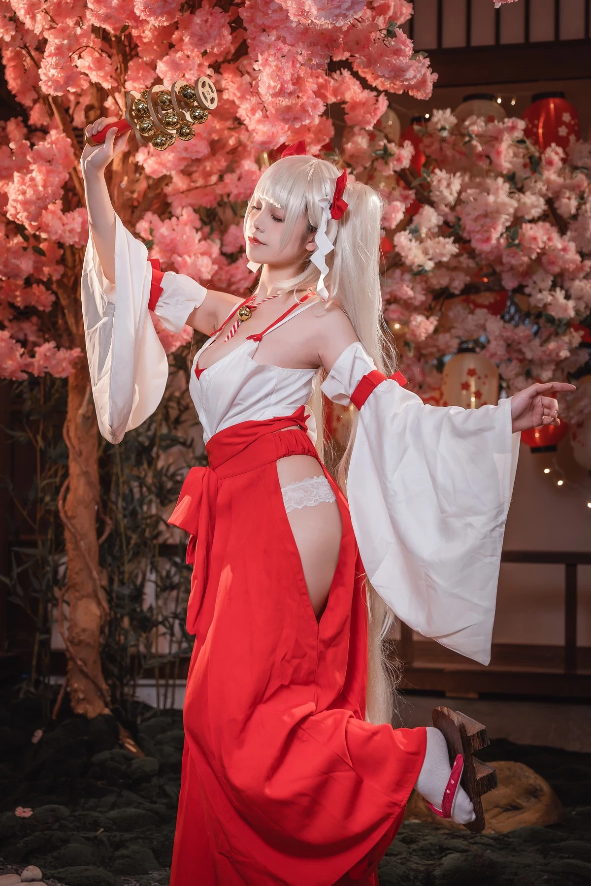 蜜汁貓裘 Cosplay 可畏巫女