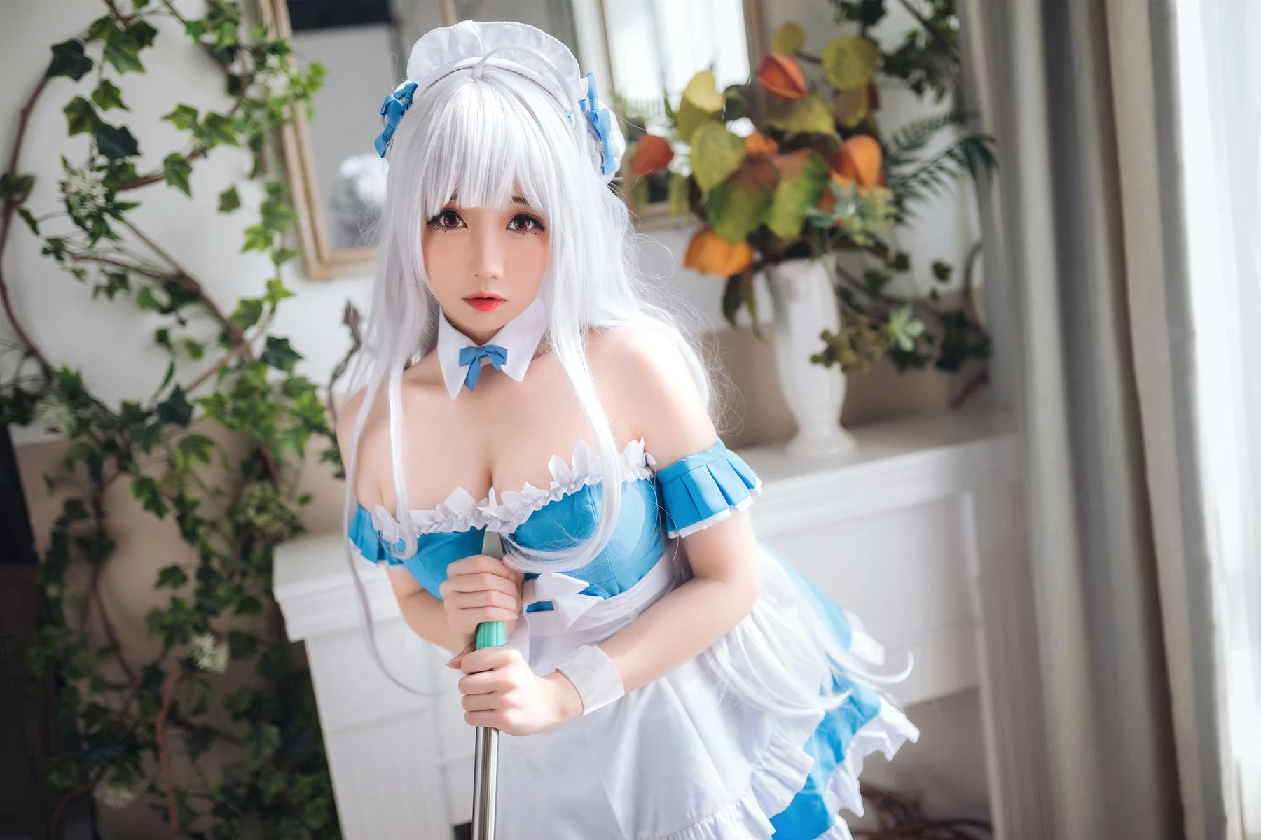 燜燜碳 Cosplay 小天鵝女僕