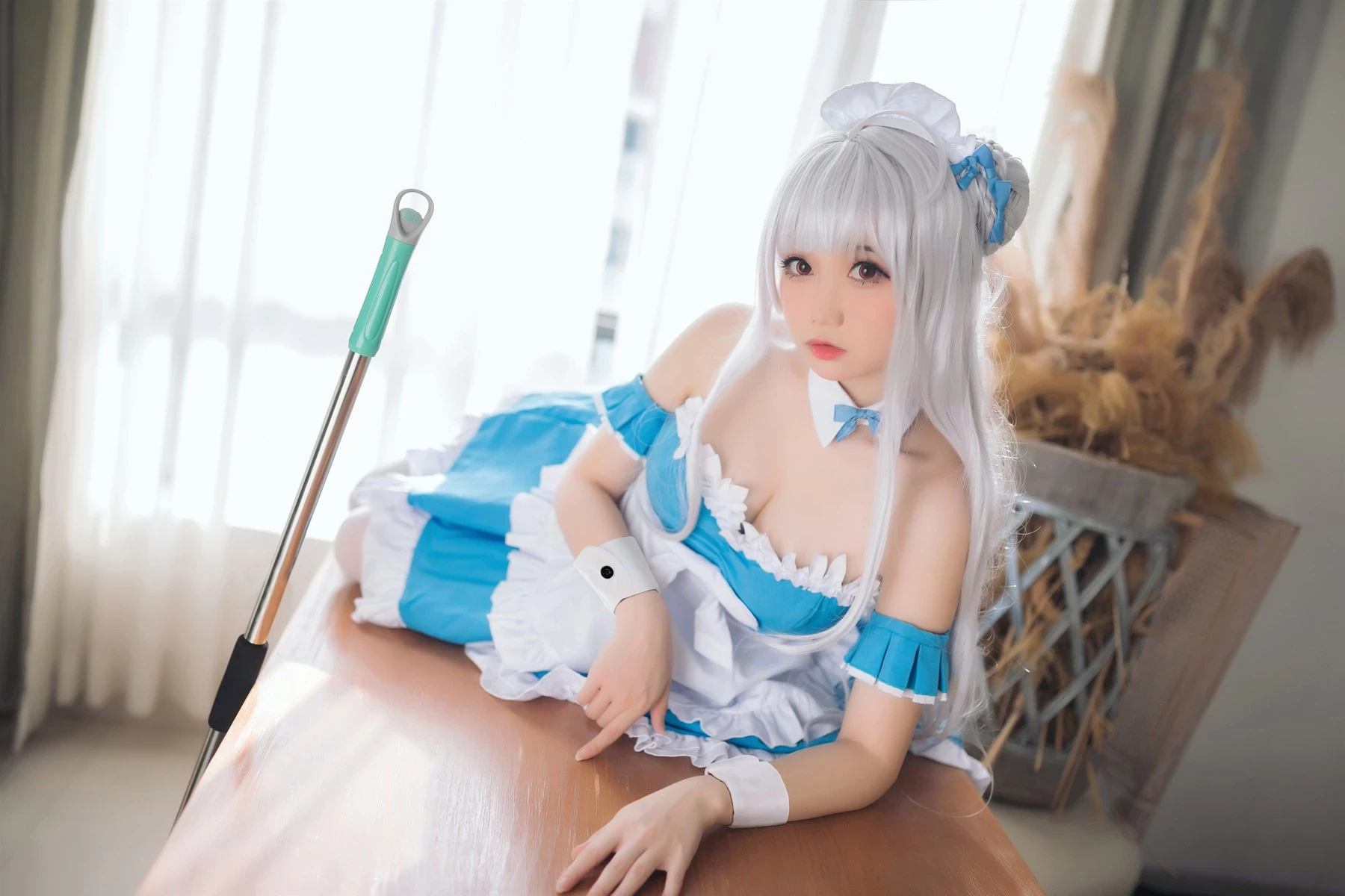 燜燜碳 Cosplay 小天鵝女僕