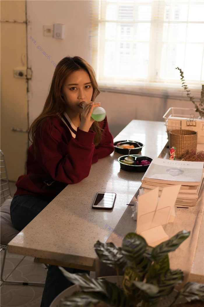 尤果网女神 乔依琳’精致脸蛋高清写真