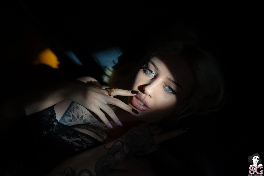 [Suicide Girls]Feb 03, 2025 - Dianakolpaak - Between Light and Dark[49P]