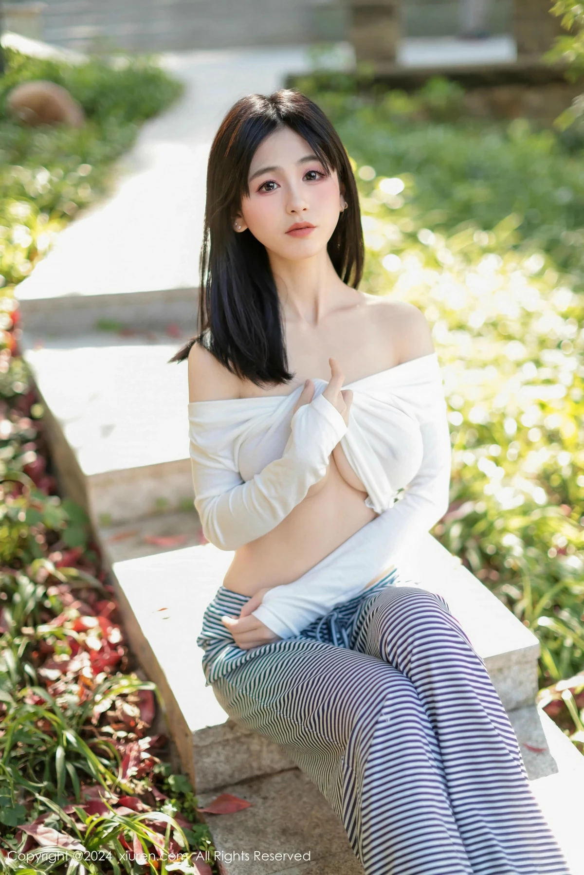 [XiuRen秀人网]2024.12.16 Vol.9605 奶芙乔乔 美腿黑丝 完整版无水印写真[85P]